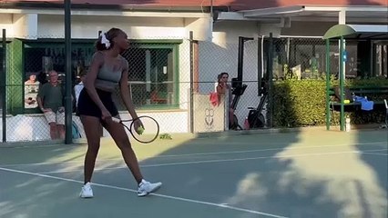 I palleggi di Venus Williams a Roma: la «Venere nera» in vacanza si allena al Circolo Due Ponti