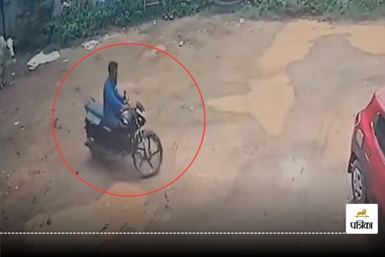 Kondagaon News: चड्डी चोरी का शौक! महिलाओं के अंडरगारमेंट्स चुराते चोर कैमरे में हुआ कैद, वीडियो में उसकी हरकत देख फटी रह जाएंगे आंखें