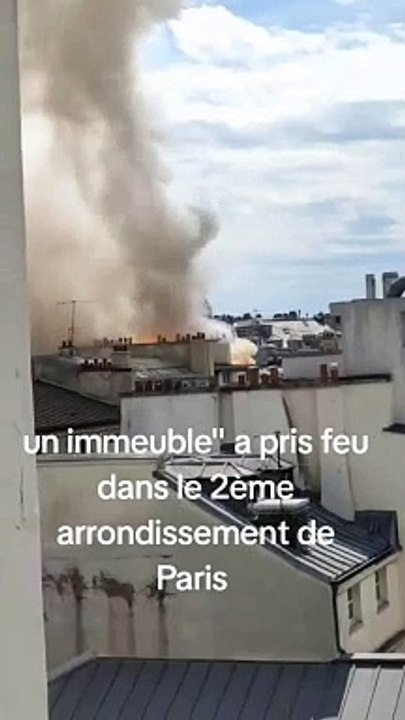 Trois personnes légèrement intoxiquées par les fumées s'échappant d'un immeuble d'habitation où un incendie s'est déclaré dans le quartier du Sentier, dans le centre de Paris