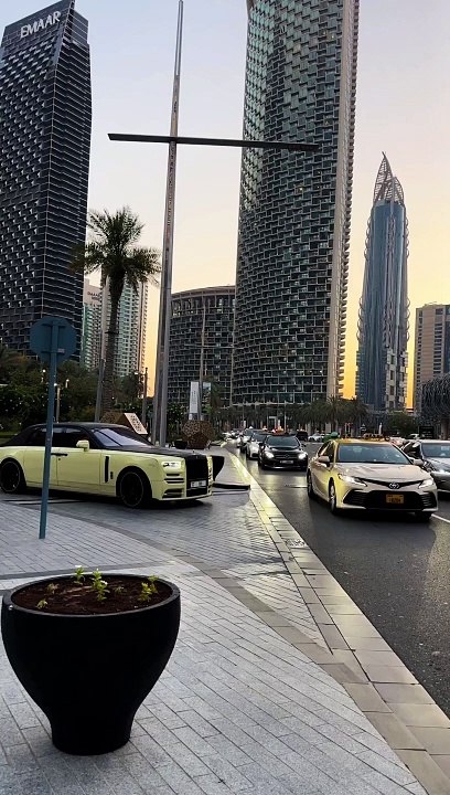 Rolls royce car luxury car in the world