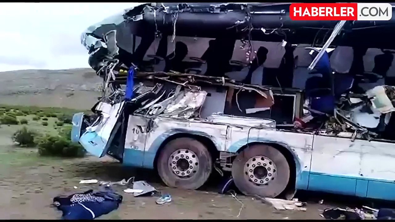 Ülkeyi sarsan katliam gibi kaza! Hatalı sollama sonucu 22 kişi öldü, 16 kişi yaralandı