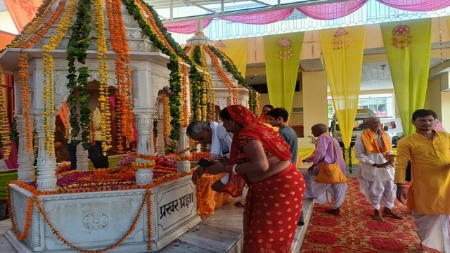 गुरु पूर्णिमा पर साधकों ने प्रखर प्रज्ञा पर किया गुरु चरण पादुका पूजन