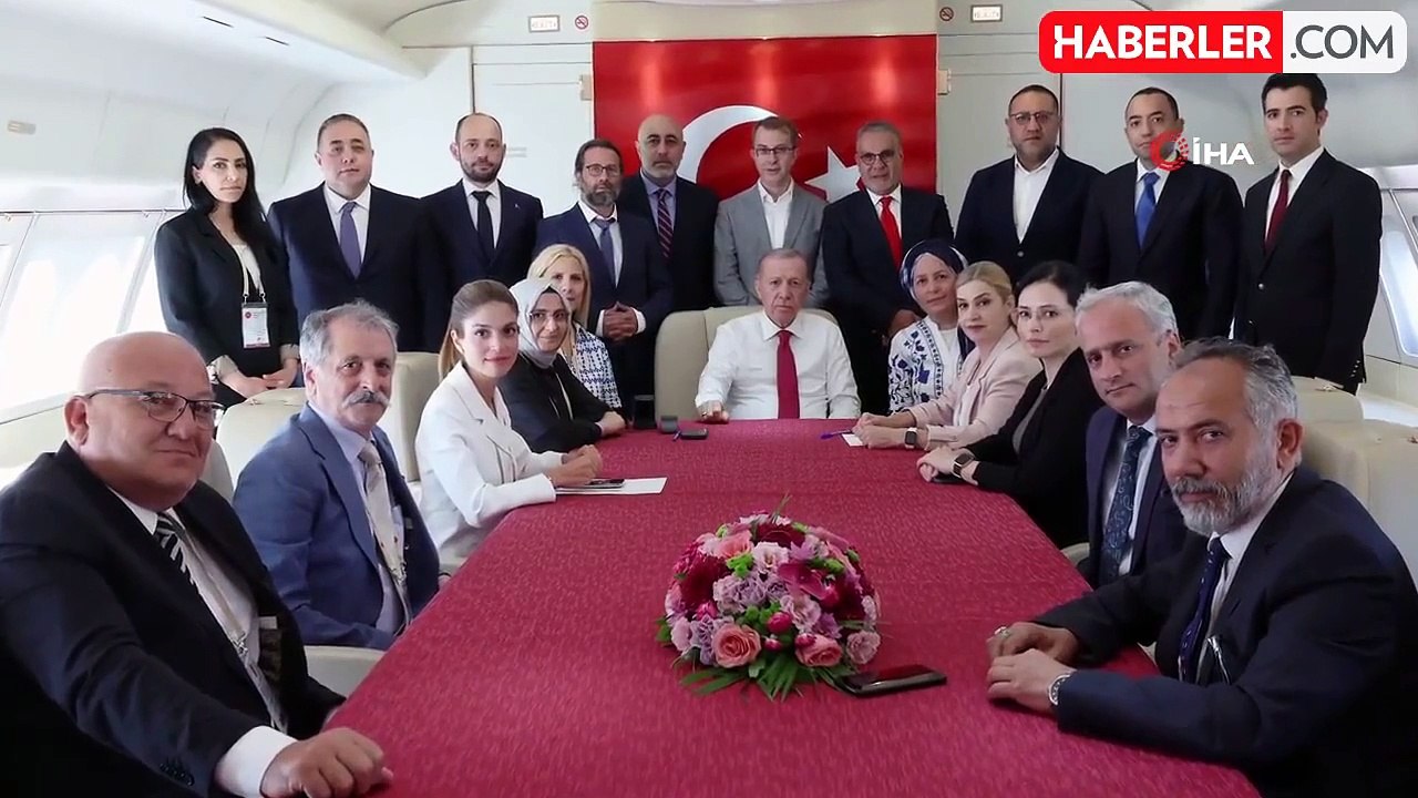 Cumhurbaşkanı Erdoğan, KKTC dönüşü gazetecilerle sohbet etti
