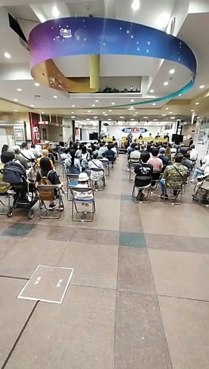 ウインズA館ステージ