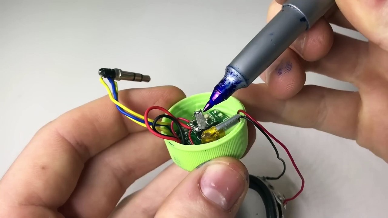 Make a mini speaker from a bottle cap