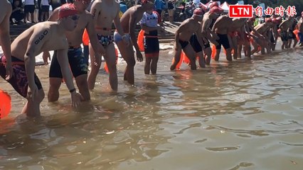 金廈泳渡「一字排開」 200選手接力挑戰7公里水道