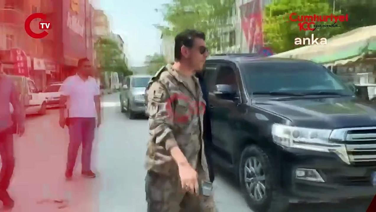 Iğdır Emniyet Müdürü Erden Sakarya, Belediye'nin işten çıkarıldığı için eylem yapan kişileri ziyaret etti
