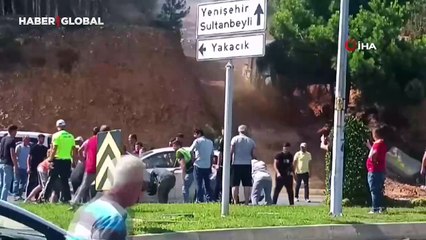 Aydos Ormanı'ndaki yangın için vatandaşlar da seferber oldu: Otomobili elleriyle kenara çektikleri anlar kamerada
