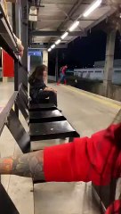 MG: ‘Homem-aranha’ leva soco em metrô e joga suspeito nos trilhos