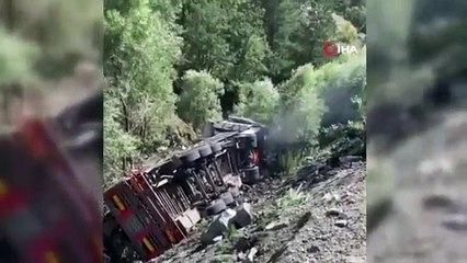 Erzincan-Sivas kara yolunda ölüm kalım savaşı! Tır sürücüsü yanmaktan böyle kurtuldu