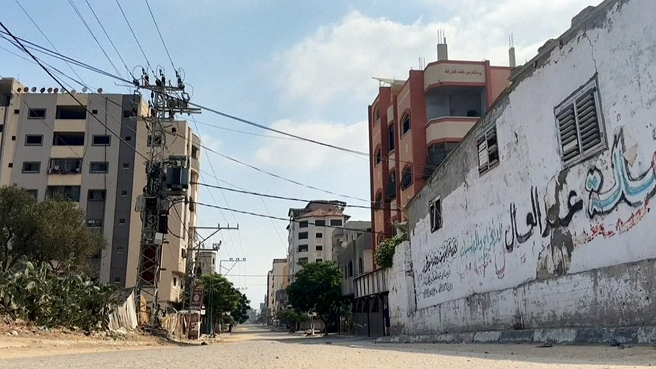 صاروخ يستهدف برجا في مخيم النصيرات