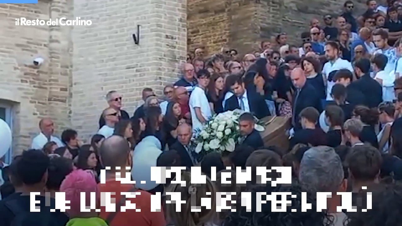 Palloncini bianchi e un lungo applauso per Nicol?