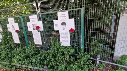 Mémorial à côté de la porte de Brandebourg. ils ont voulu s'affranchir du Mur. .
