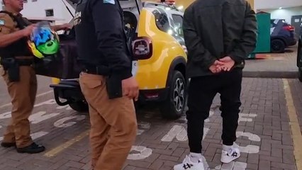 Entregador é detido pela Polícia Militar na Rua Riachuelo
