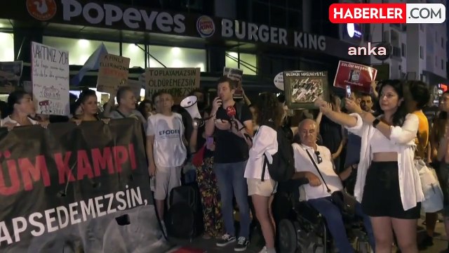 İzmir'de Hayvan Hakları Savunucuları Kanun Teklifini Protesto Etti