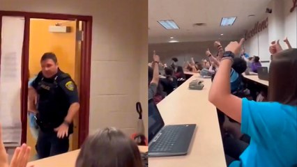 Estados Unidos: Escuadron de seguridad irrumpe en un salón de un colegio durante las clases