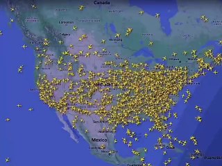 Timelapse of airplane traffic today after the largest IT outage in history.
