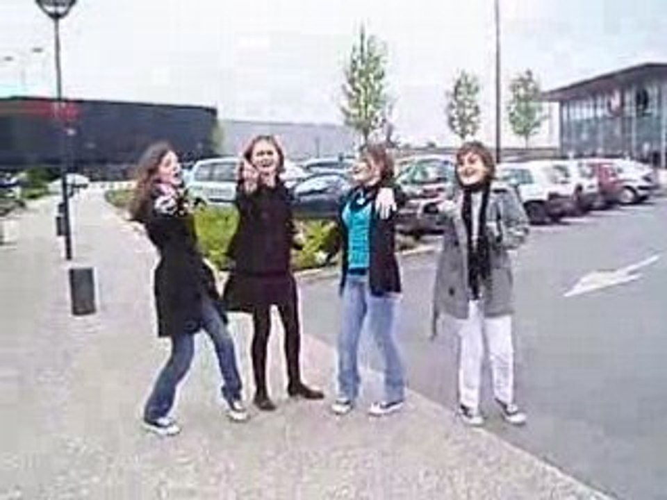 je mets le doigt devant etc