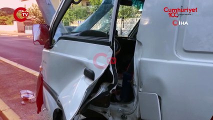 Kamyonet aydınlatma direğine saplandı 1 yaralı