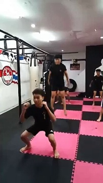 Latihan muaythai