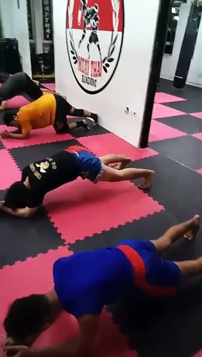 Latihan muaythai