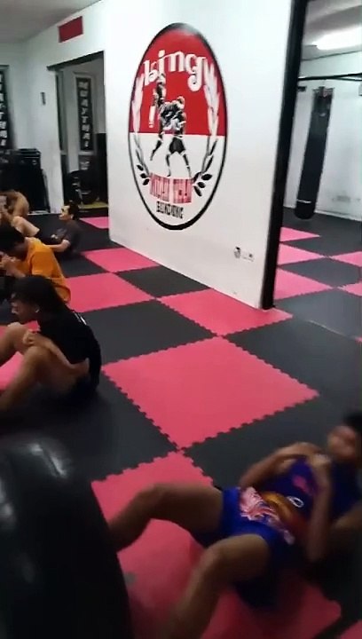 Latihan muaythai