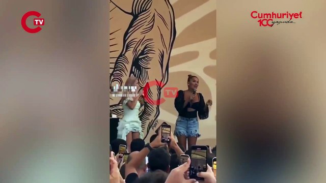 Küslük bitti Hande Yener ve Demet Akalın sahnede buluştu