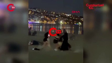 İstanbul - Büyükçekmece Sahili’nde saç saça baş başa kavga kamerada
