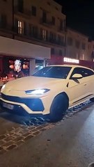 Aperçu à Saint-Tropez, Cyril Hanouna tente de passer incognito au volant d’une Lamborghini