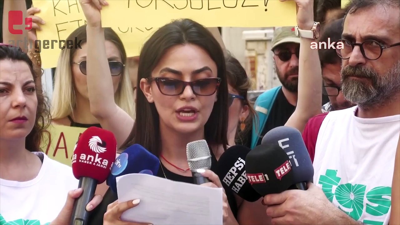 İzmirli gazetecilerden ‘maaş' protestosu: 'Geçinemiyoruz haberiniz olsun'