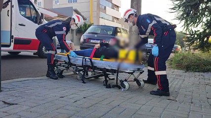 22072024_PatinJovem em patinete colide com carro e precisa ser socorrida pelo Samuete