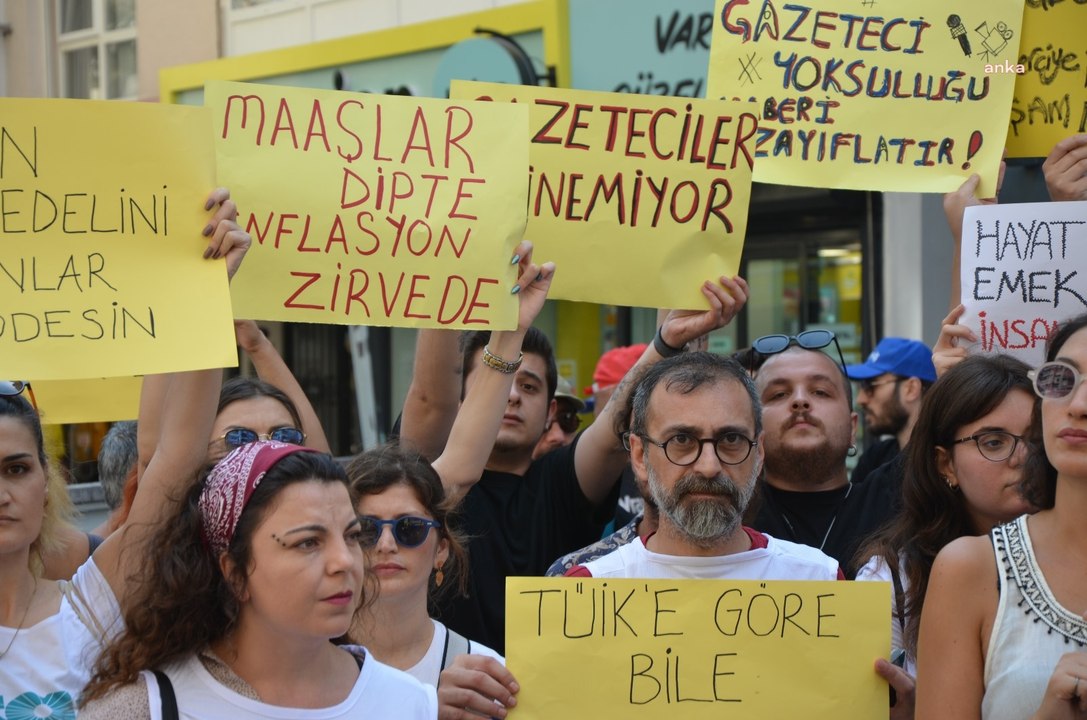İzmir’deki gazetecilerden “maaş” protestosu: “Geçinemiyoruz haberiniz olsun”