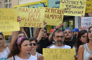 İzmir’deki gazetecilerden “maaş” protestosu: “Geçinemiyoruz haberiniz olsun”