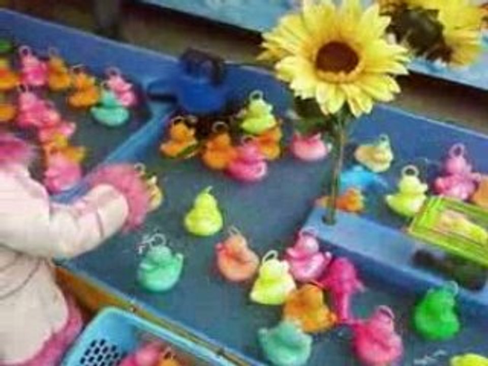 Morgane à la pêche aux canards !!!