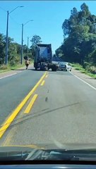 Motoristas de caminhão e carro entram em conflito na PR-423 e assustam outros condutores