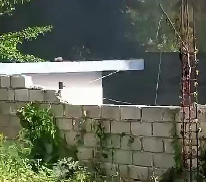 Bandidos de 400 Mawozo incendian comisaría en Ganthier en represalia a operativos policiales