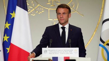 "Ces Jeux olympiques et paralympiques vont modifier l'avenir de ce pays", assure Emmanuel Macron