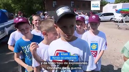 Los hijos de los soldados ucranianos participan en un campamento de verano en Letonia