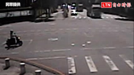 驚悚片！台中北屯砂石車、機車碰撞 26歲男騎士昏迷恐截肢(民眾提供)