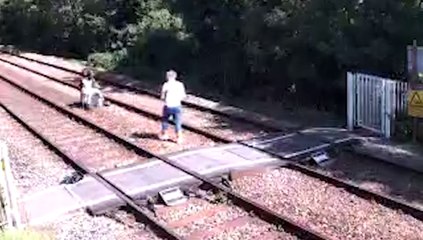 Woman dangerously poses for photoshoot on railway tracks