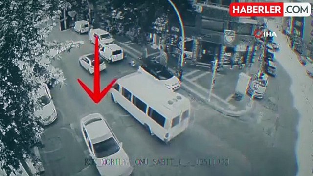 Kendini 'polis ve savcı' olarak tanıtıp altın ve paraları alan dolandırıcı tutuklandı