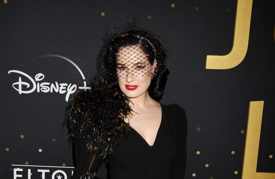 Dita Von Teese teme si pentirà di non aver avuto figli quando poteva