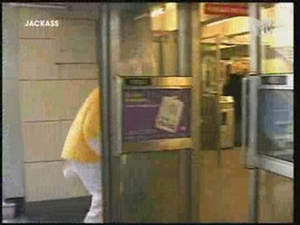 TV 2008-04-16 23-03-01 MTV jakass a paris metro mdr