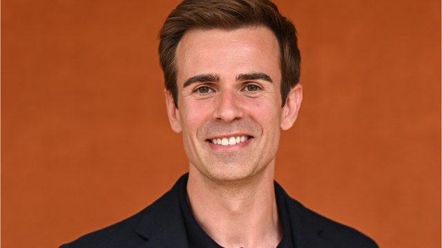 GALA VIDEO - PHOTO - Jean-Baptiste Marteau en vacances avec la petite Colette : tendre moment père-fille dans les vagues !