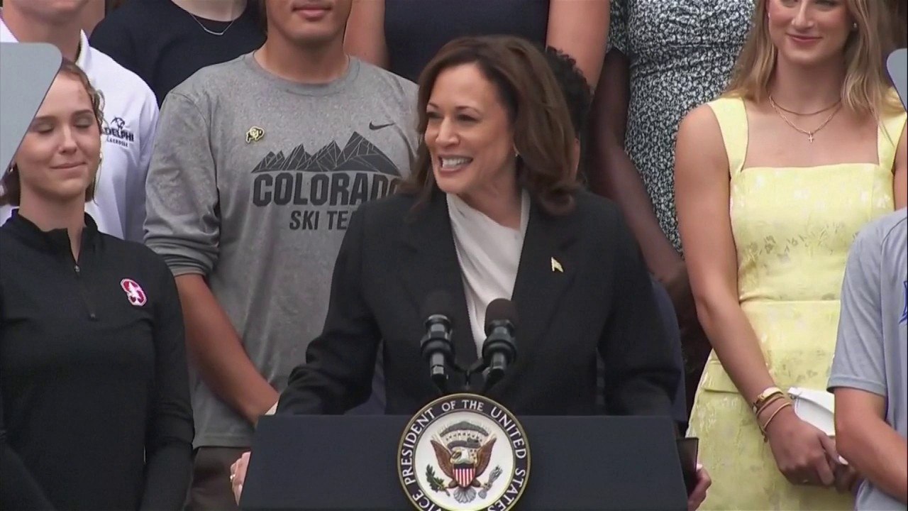 "Notre président Joe Biden, se bat chaque jour pour les Américains": Kamala Harris salue le bilan du président des États-Unis