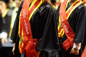"Por el aburrimiento del hospital me puse las pilas": un joven con una enfermedad genética saca 15 matrículas sin haber ido a clase