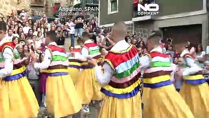 NO COMMENT: El vértigo de la Danza de los Zancos vuelve al pueblo español de Anguiano