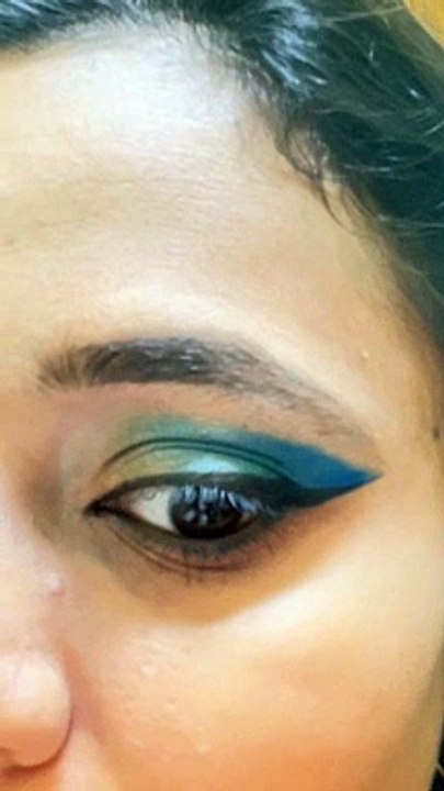 Eye makeup