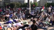Medio Oriente, flash mob al 40mo corteo pro Palestina di Milano