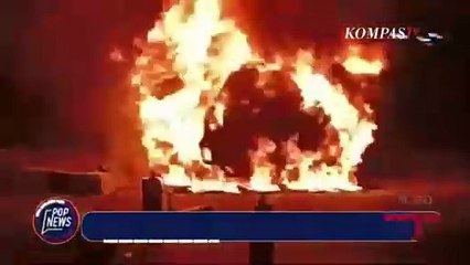 Download Video: Mobil Terbakar Akibat Terkena Percikan Petasan Konvoi di Jakarta Barat